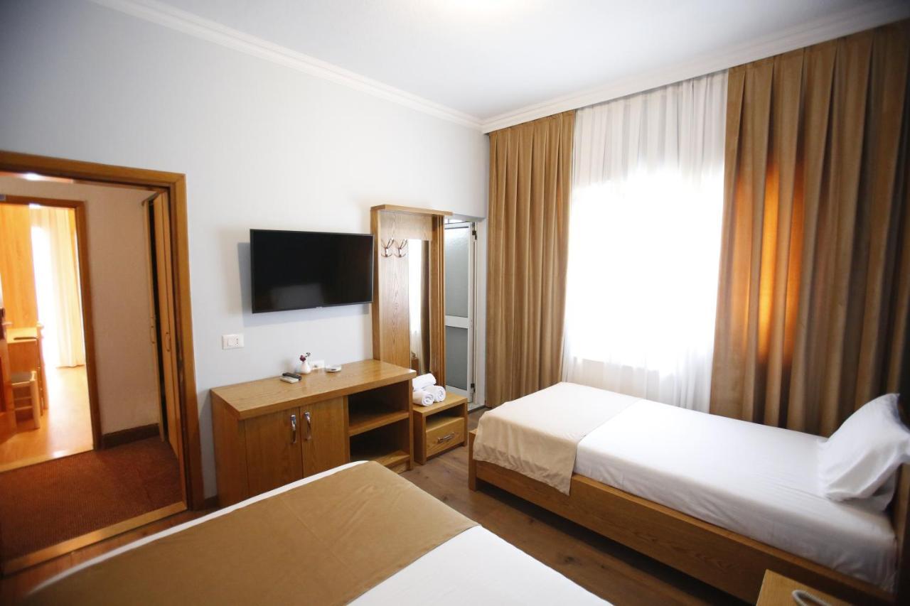 Hotel Akropoli Tirana Exterior photo