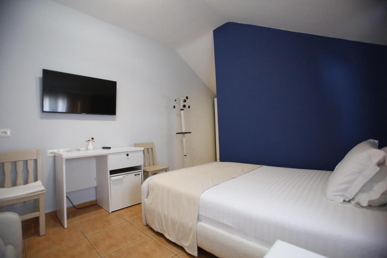 Hotel Akropoli Tirana Exterior photo