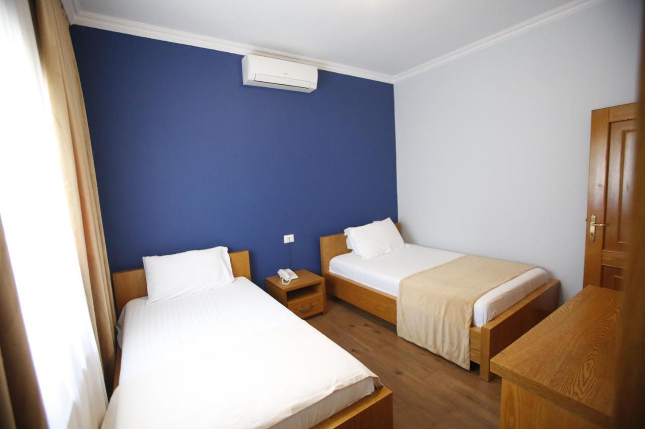 Hotel Akropoli Tirana Exterior photo
