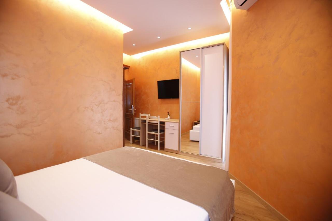 Hotel Akropoli Tirana Exterior photo