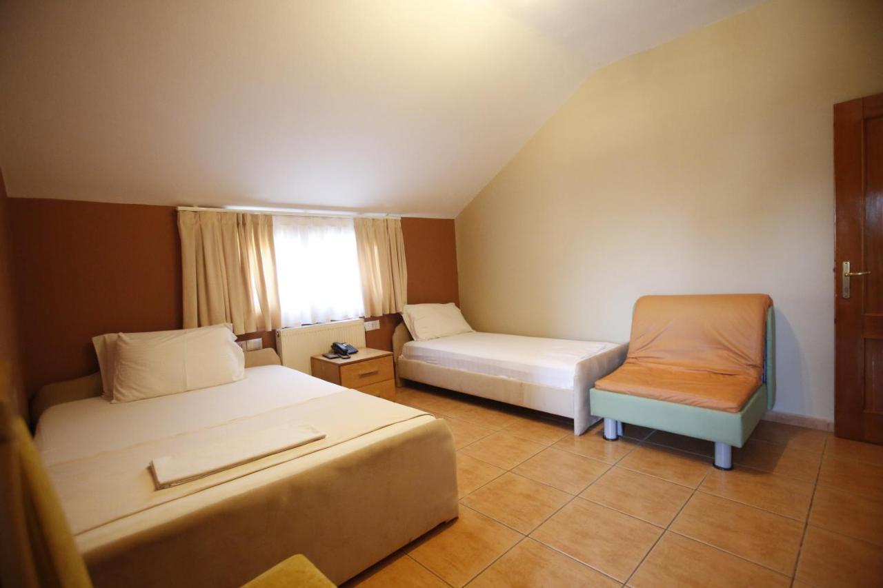 Hotel Akropoli Tirana Exterior photo