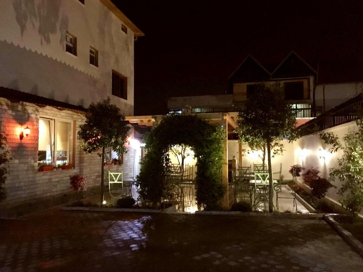 Hotel Akropoli Tirana Exterior photo